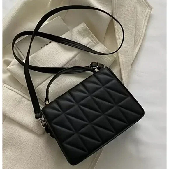 Black sleek shoulder purse cross body bag acrylic chain - alt goth punk fashion - Picture 5 of 5